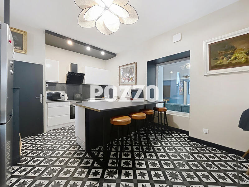 Immeuble - 8 pièces