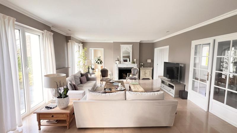 Maison - 212 m² - 8 pièces