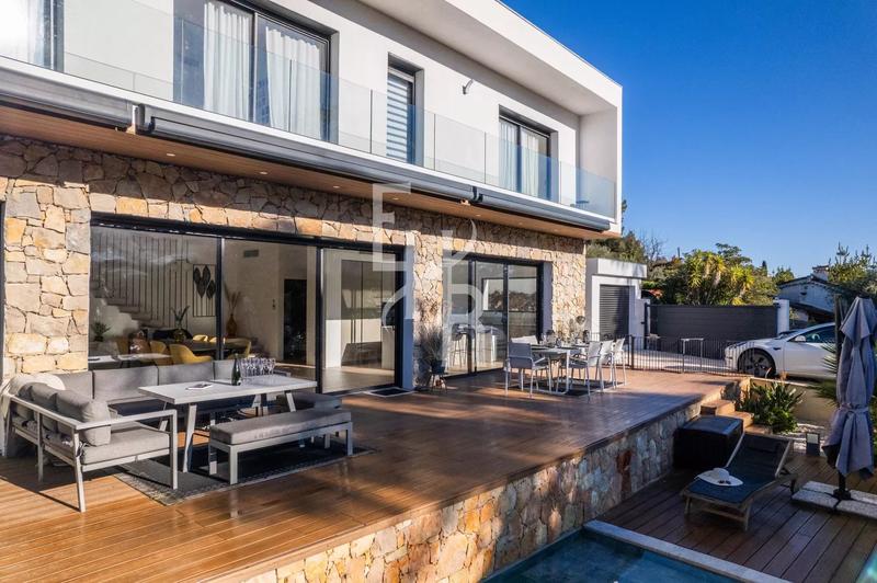 Villa - 245 m² - 5 pièces