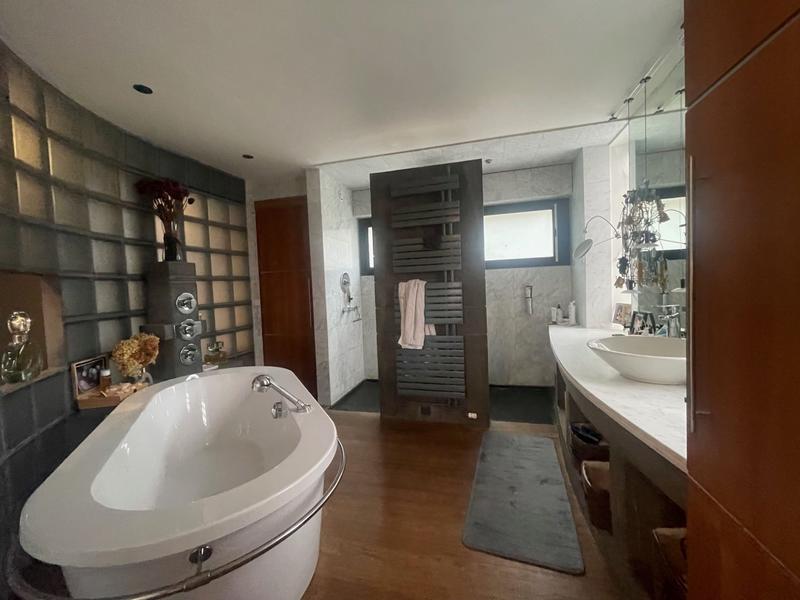 Maison - 212 m² - 7 pièces