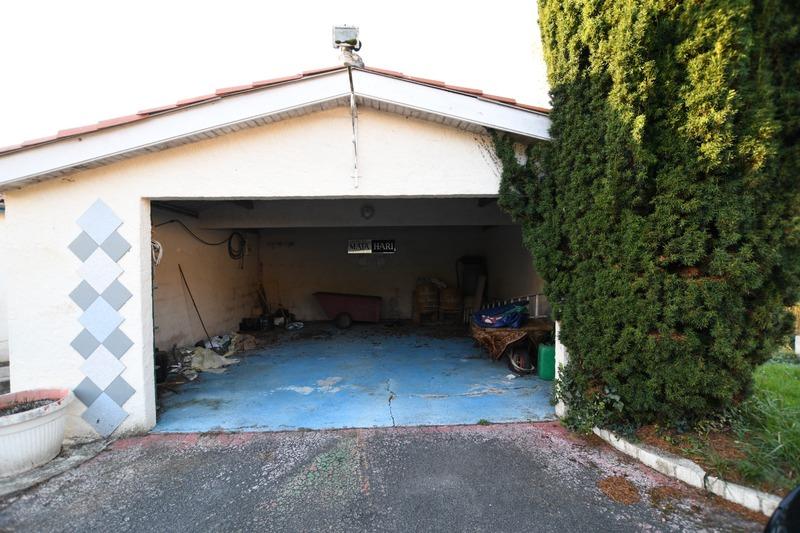 Maison - 250 m² - 8 pièces