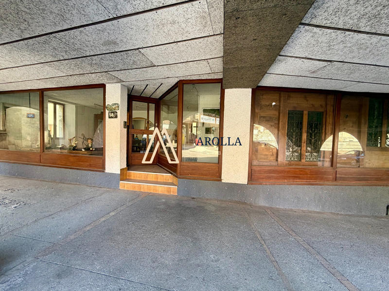 Local commercial - 76 m² - 3 pièces