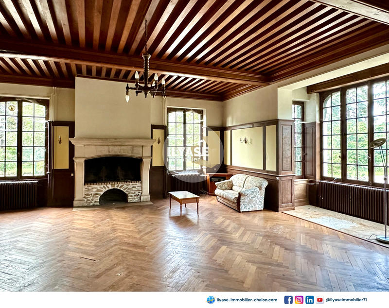 Propriété - 1 200 m² - 32 pièces