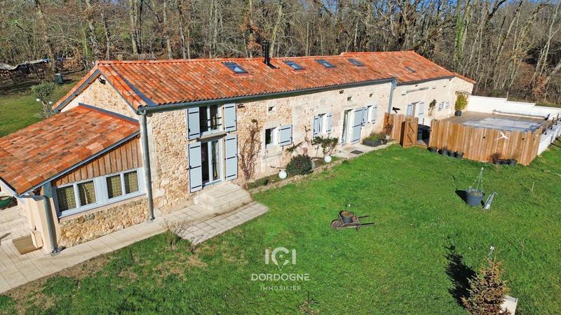 Maison - 263 m² - 8 pièces