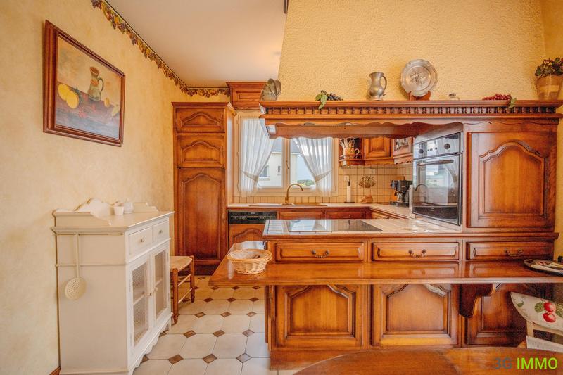 Maison traditionnelle - 148 m² - 6 pièces