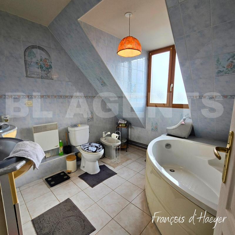 Maison traditionnelle - 133 m² - 7 pièces