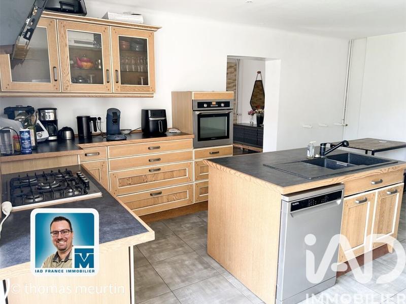 Maison - 256 m² - 8 pièces