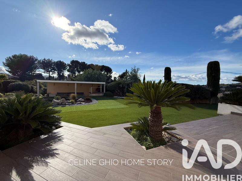 Maison - 232 m² - 7 pièces