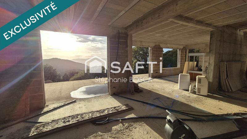 Maison - 220 m² - 6 pièces