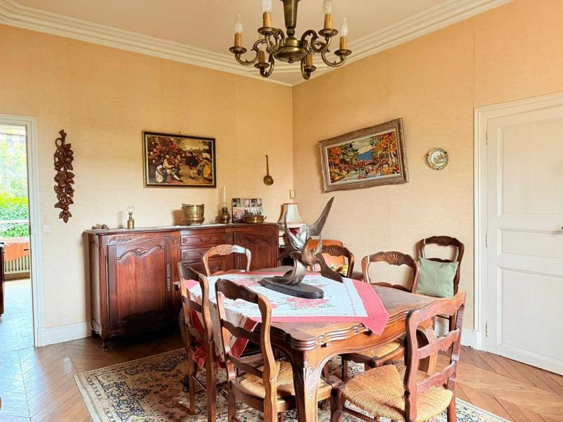 Maison - 205 m² - 8 pièces