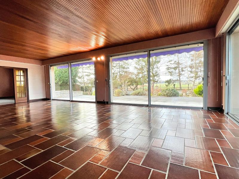 Maison - 247 m² - 7 pièces