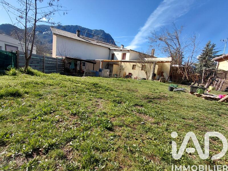 Maison - 178 m² - 9 pièces