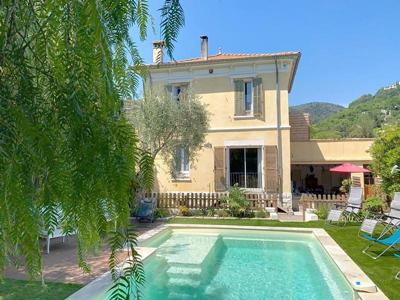 Maison - 165 m² - 8 pièces