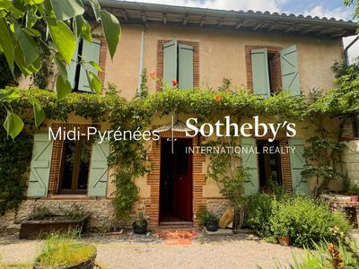 Maison - 185 m² - 9 pièces