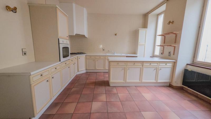 Maison - 228 m² - 9 pièces