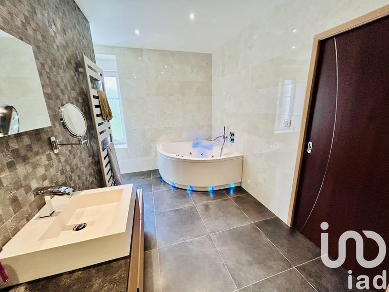 Maison de village - 360 m² - 10 pièces