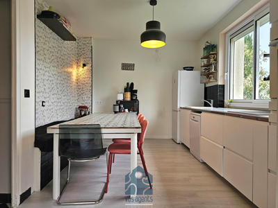 Maison - 225 m² - 9 pièces