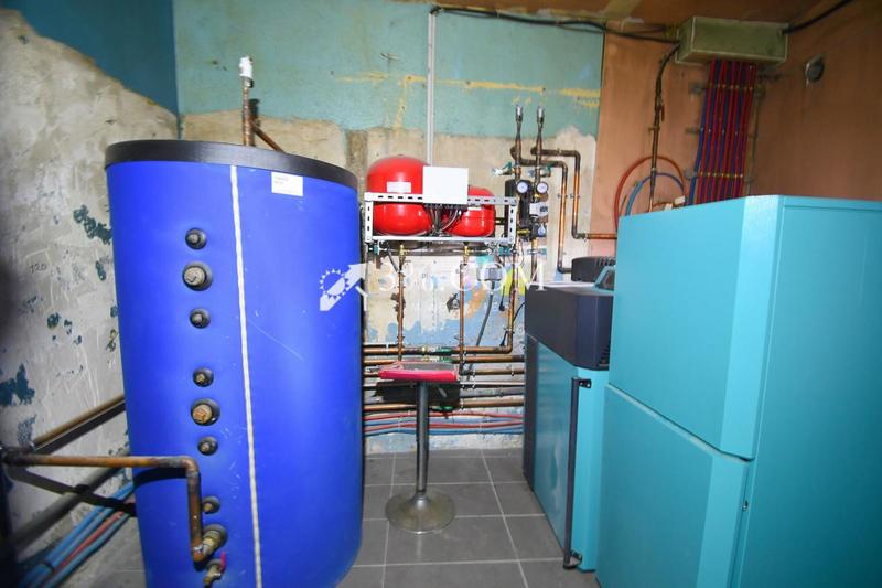 Maison - 250 m² - 8 pièces