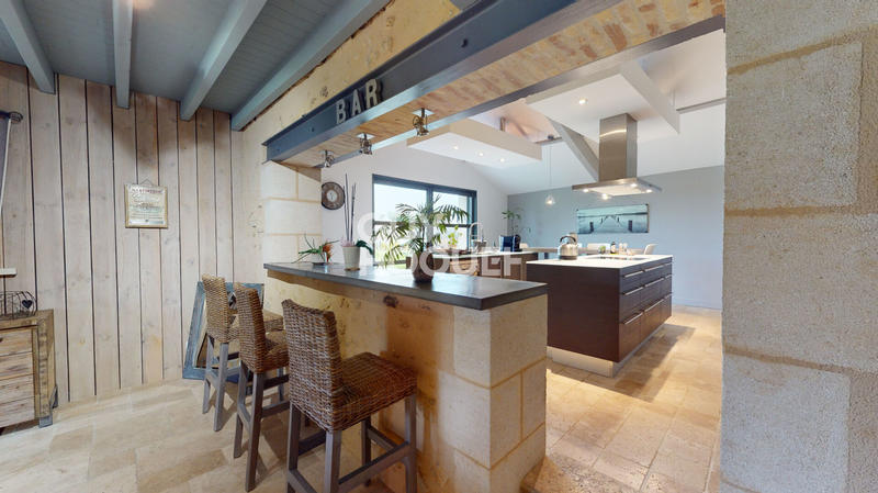 Maison - 230 m² - 5 pièces