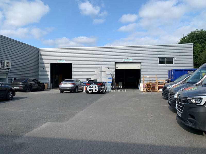 Local d'activités - 1 556 m²