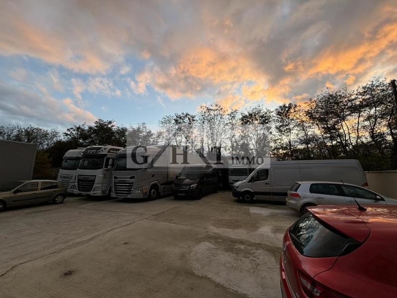 Terrain industriel - 1 400 m²