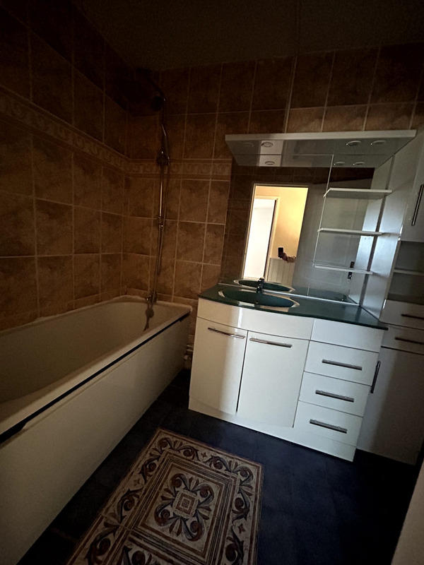 Appartement - 93 m² - 5 pièces