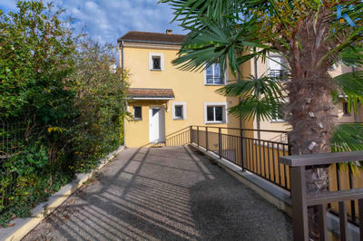 Maison - 96 m² - 4 pièces