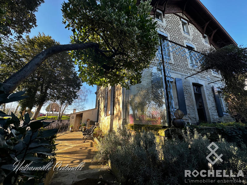 Maison ancienne - 256 m² - 8 pièces