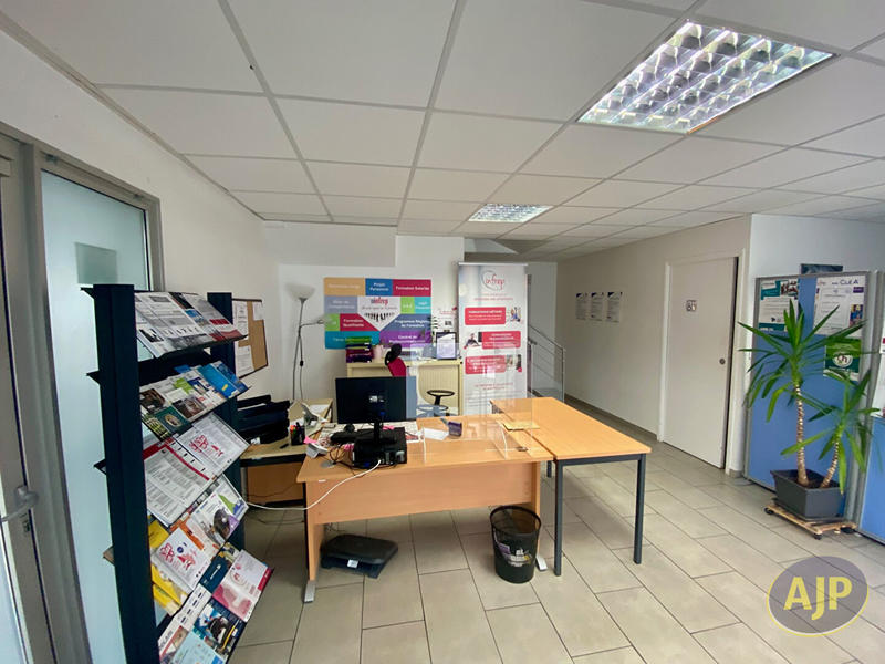 Local d'activité / Entrepôt - 228 m²