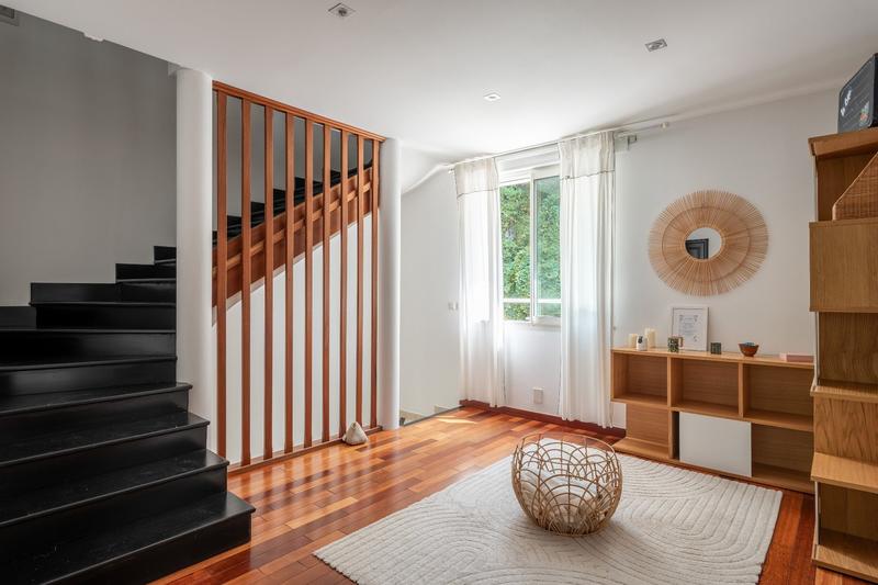 Maison - 335 m² - 8 pièces