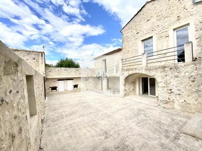 Mas - 266 m² - 10 pièces