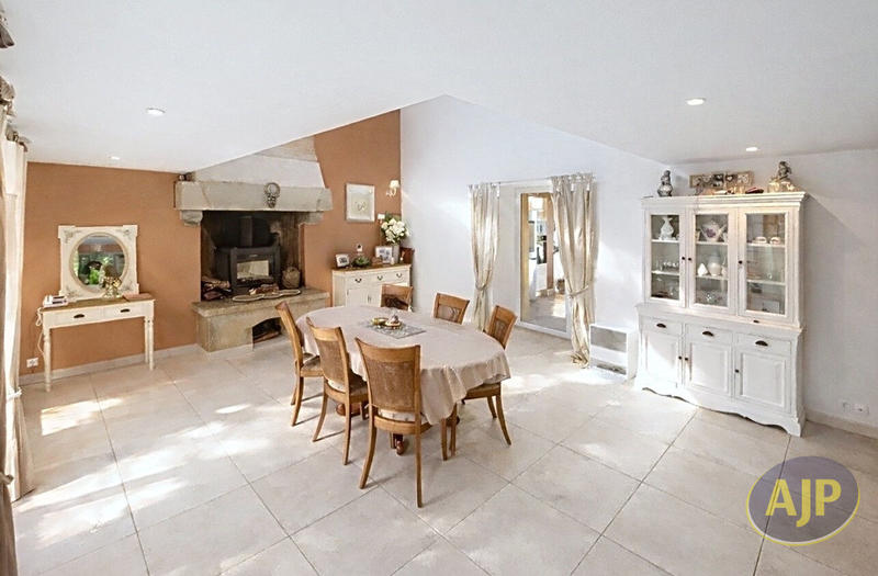 Maison - 231 m² - 12 pièces