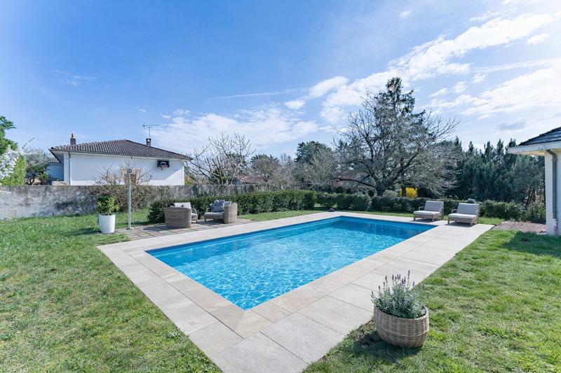 Maison ancienne - 243 m² - 8 pièces