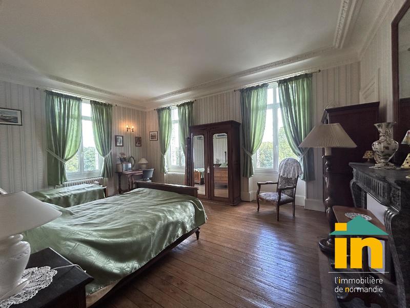 Demeure - 297 m² - 12 pièces