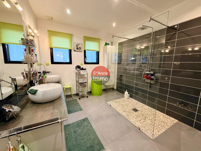 Maison - 200 m² - 10 pièces