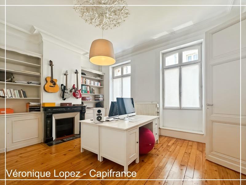 Maison - 252 m² - 10 pièces