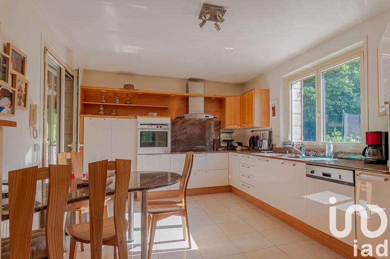 Maison - 220 m² - 8 pièces