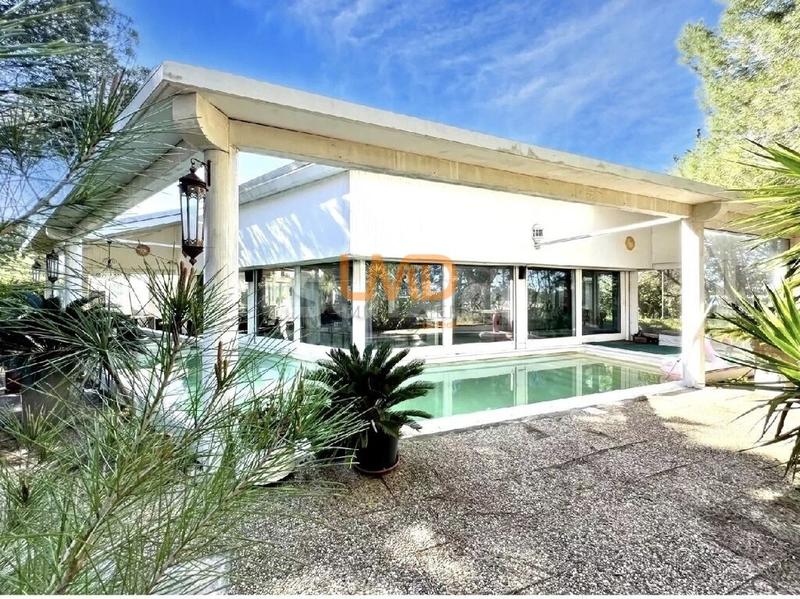 Maison d'architecte - 405 m² - 8 pièces