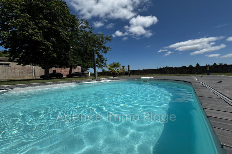 Maison - 250 m² - 6 pièces