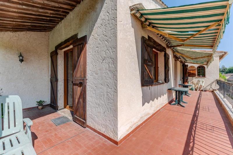 Maison - 298 m² - 10 pièces