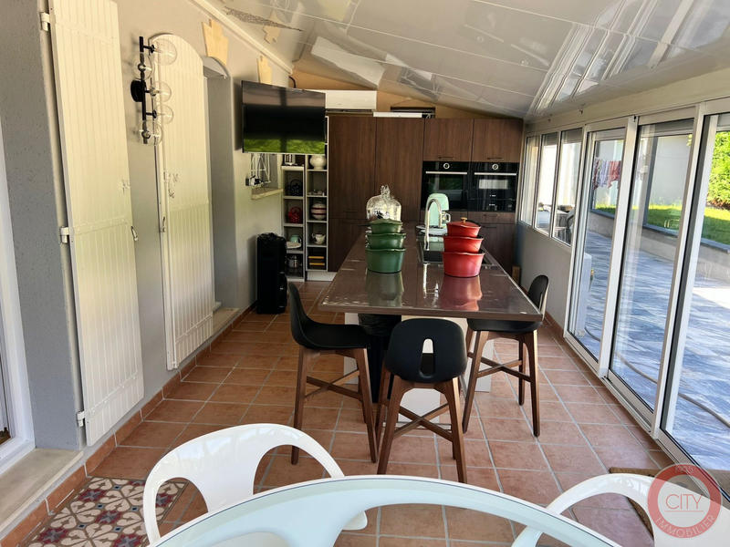 Maison - 177 m² - 6 pièces