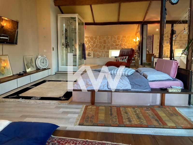 Maison - 260 m² - 6 pièces