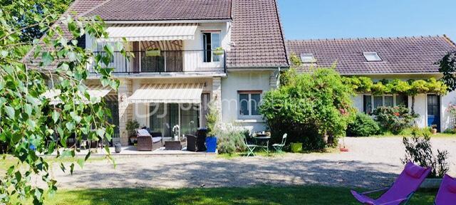 Demeure - 395 m² - 10 pièces