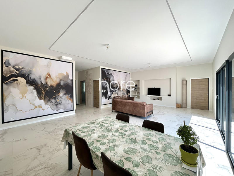 Maison - 213 m² - 6 pièces