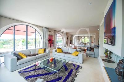 Propriété - 650 m² - 15 pièces