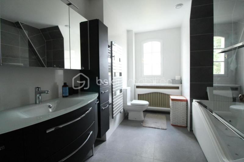 Maison - 226 m² - 7 pièces