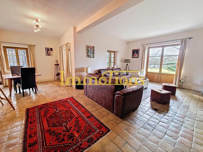 Propriété - 268 m² - 7 pièces