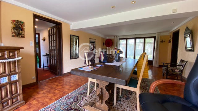 Maison - 230 m² - 8 pièces