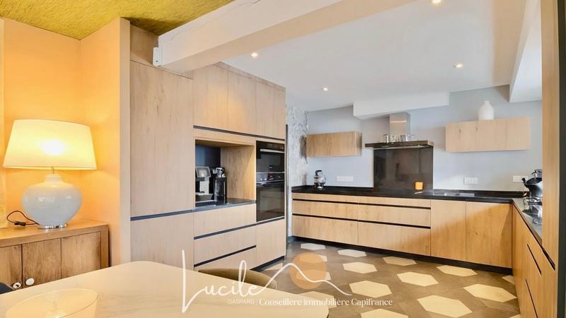 Maison - 162 m² - 9 pièces