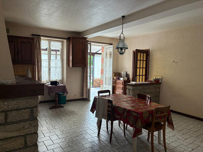 Maison - 93 m² - 5 pièces